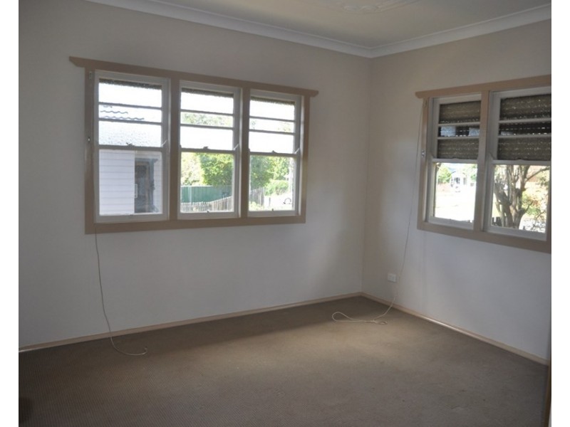 359 Tor Street, Wilsonton QLD 4350