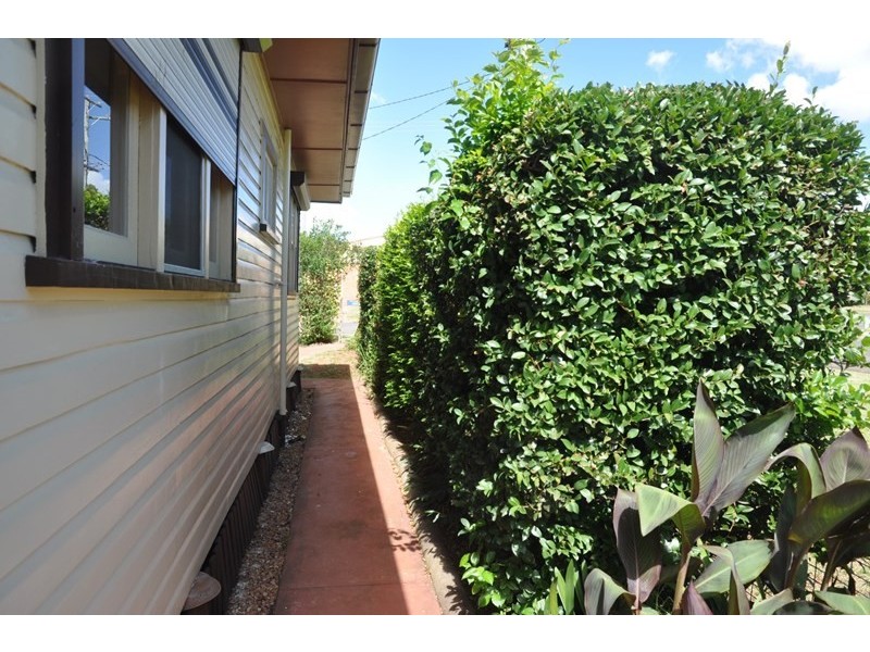 359 Tor Street, Wilsonton QLD 4350