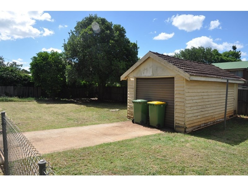 359 Tor Street, Wilsonton QLD 4350