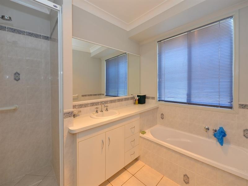 585 Hume Street, Kearneys Spring QLD 4350