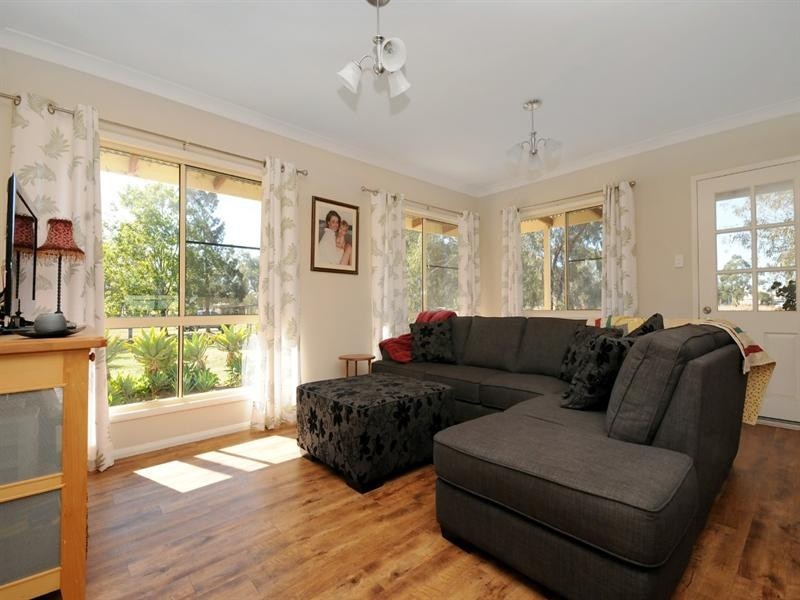 15 Racecourse Road, Oakey QLD 4401