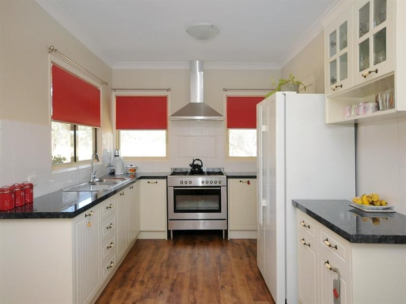 15 Racecourse Road, Oakey QLD 4401