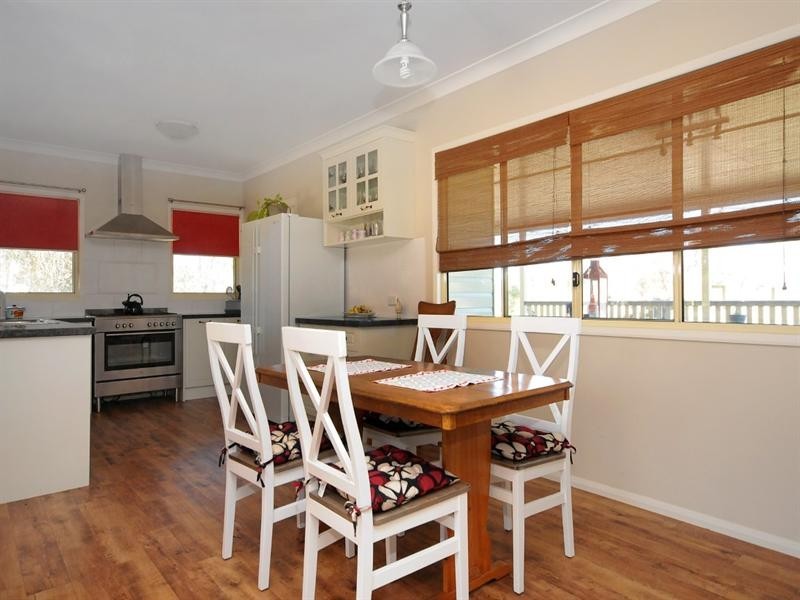 15 Racecourse Road, Oakey QLD 4401