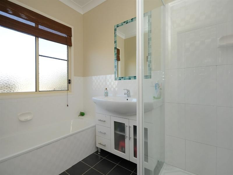 15 Racecourse Road, Oakey QLD 4401