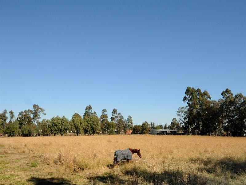 15 Racecourse Road, Oakey QLD 4401