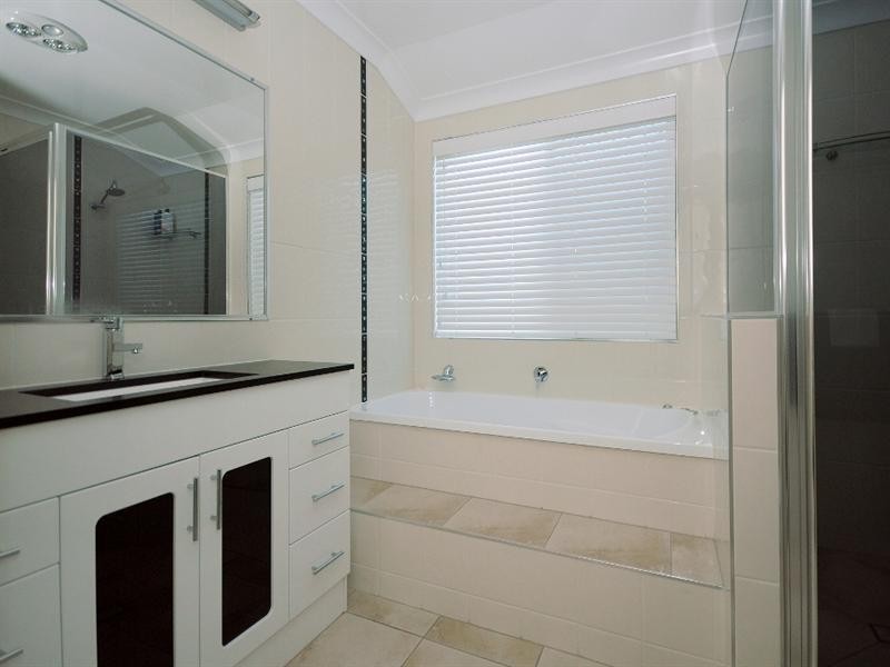 6 Campbell Drive, Highfields QLD 4352