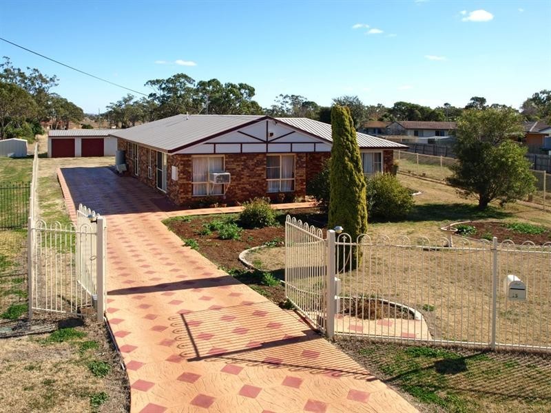 15 King Street, Oakey QLD 4401