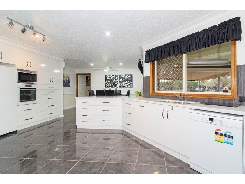 16 Harvey Road, Glenvale QLD 4350