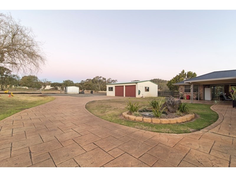 16 Harvey Road, Glenvale QLD 4350