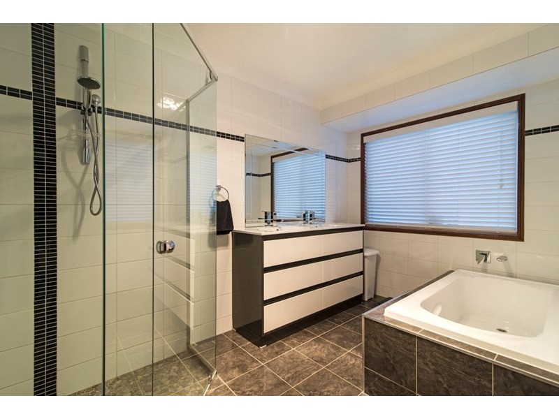 16 Harvey Road, Glenvale QLD 4350