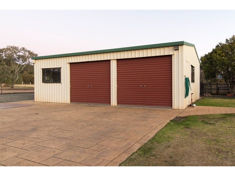 16 Harvey Road, Glenvale QLD 4350