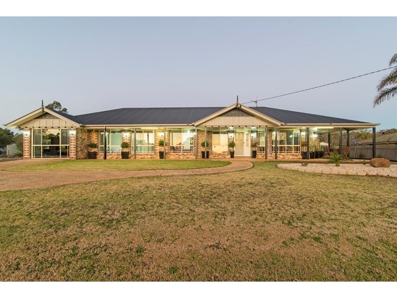 16 Harvey Road, Glenvale QLD 4350