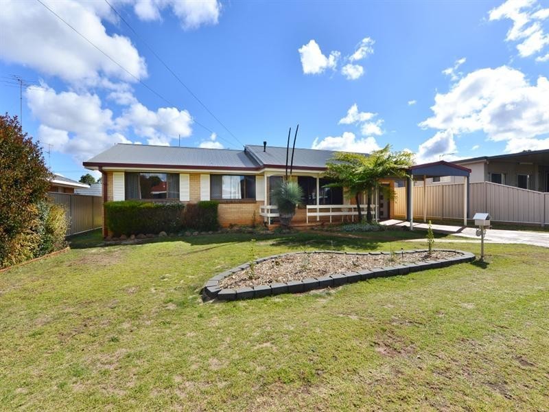 9 Sampson Street, Wilsonton QLD 4350