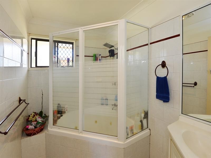 9 Sampson Street, Wilsonton QLD 4350