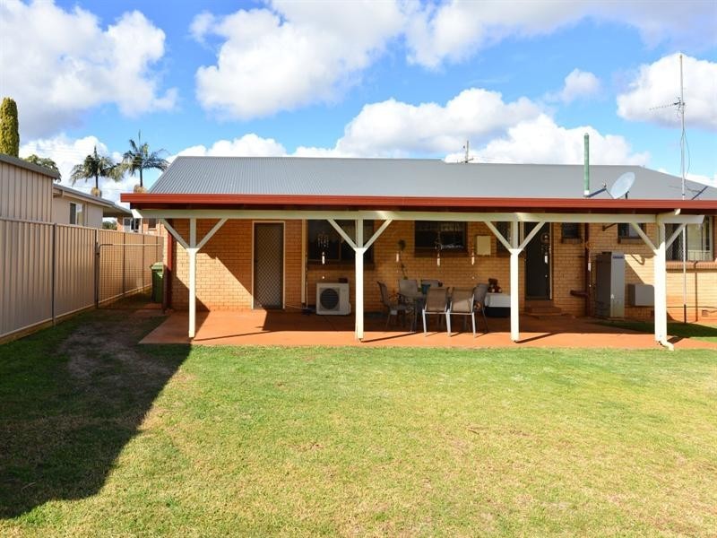 9 Sampson Street, Wilsonton QLD 4350