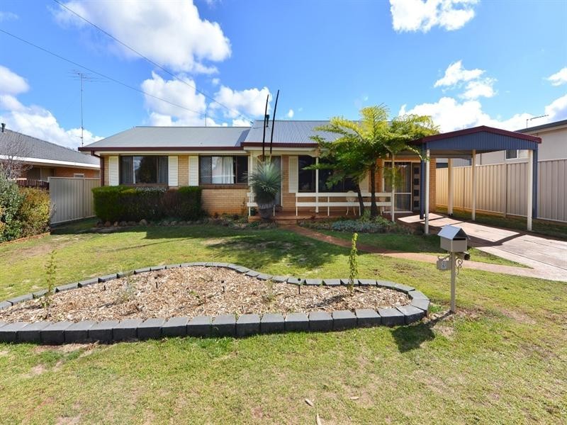 9 Sampson Street, Wilsonton QLD 4350