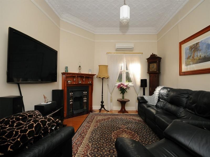 60 Mary Street, Mount Lofty QLD 4350