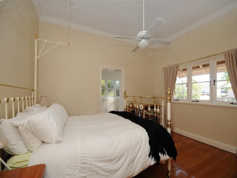 60 Mary Street, Mount Lofty QLD 4350