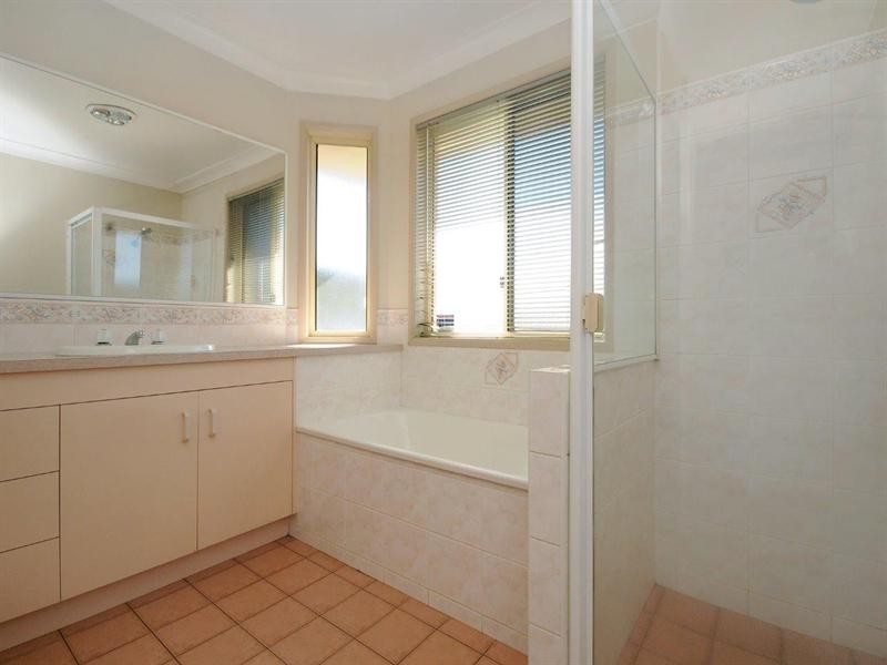 4 Biscay Court, Glenvale QLD 4350