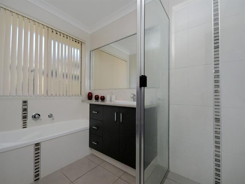 2/487 Stenner Street, Harristown QLD 4350