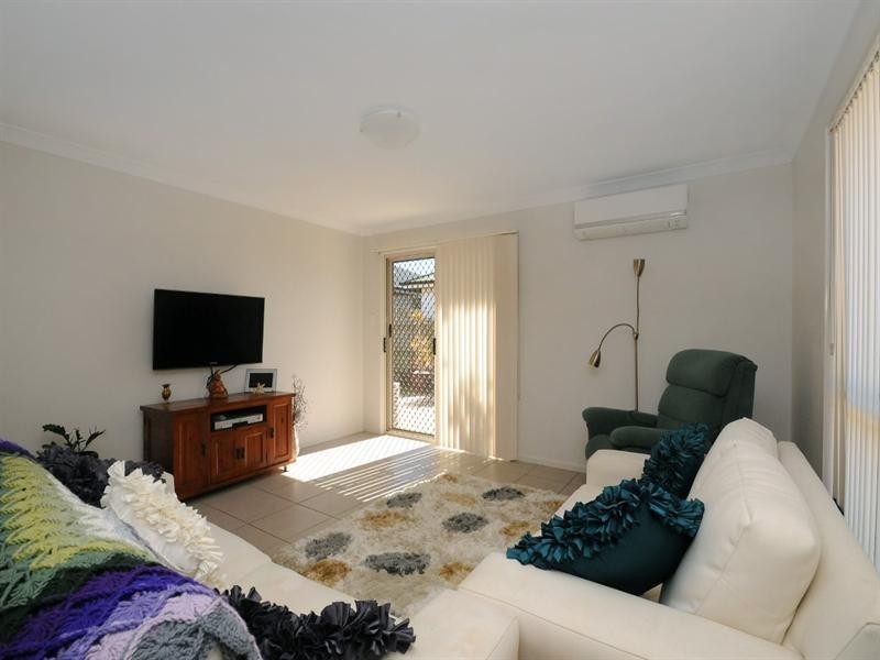 2/487 Stenner Street, Harristown QLD 4350