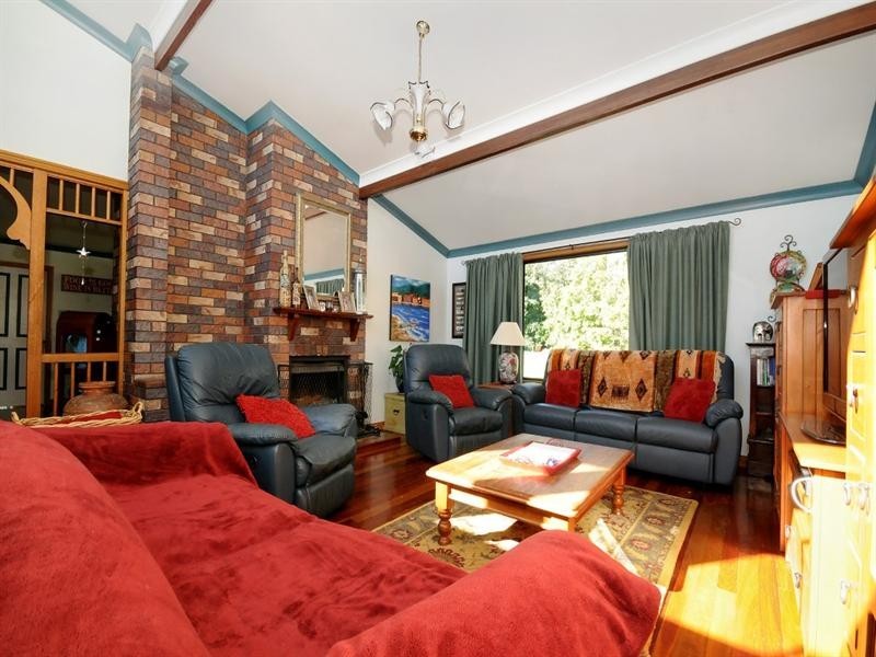 12 Palmer Drive, Highfields QLD 4352