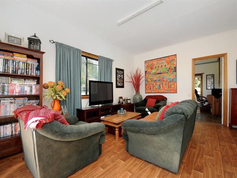 12 Palmer Drive, Highfields QLD 4352