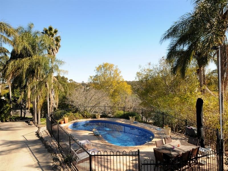 12 Palmer Drive, Highfields QLD 4352