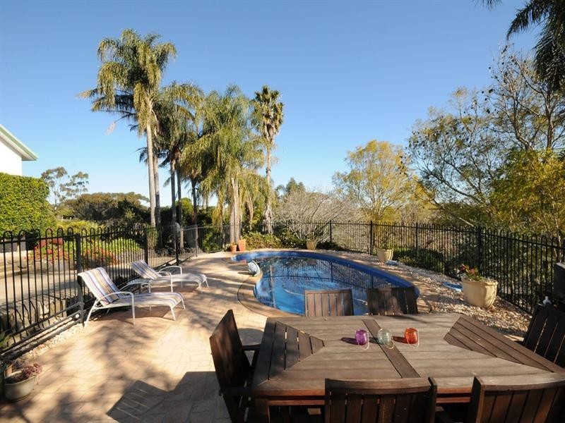 12 Palmer Drive, Highfields QLD 4352