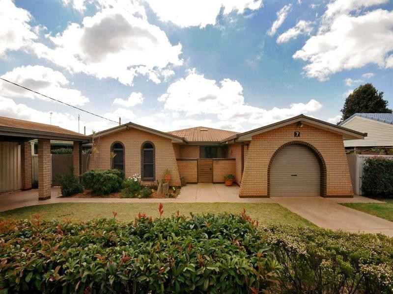 7 Westbrook Street, Newtown QLD 4350