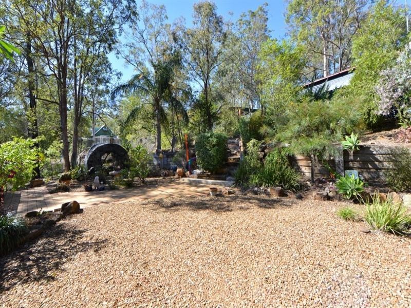 18 Clive Crescent, Withcott QLD 4352