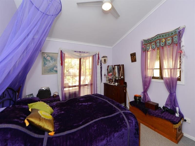 18 Clive Crescent, Withcott QLD 4352