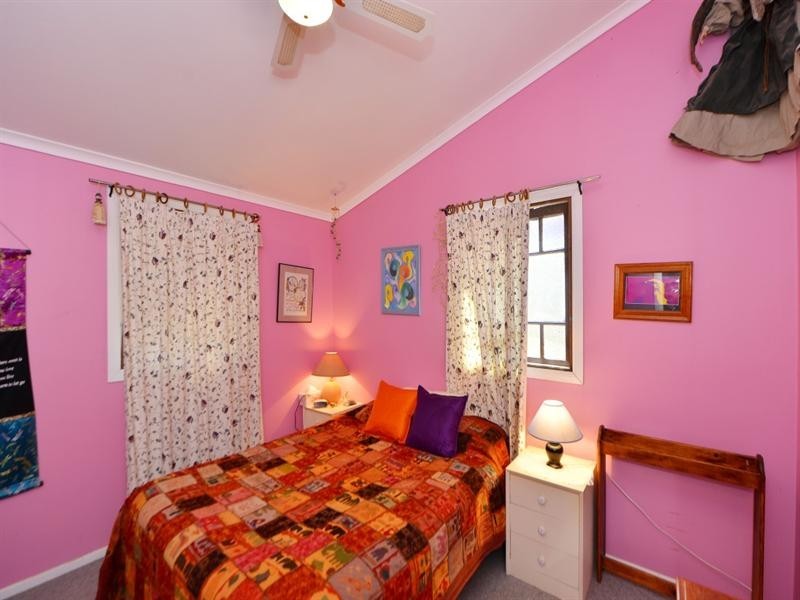 18 Clive Crescent, Withcott QLD 4352