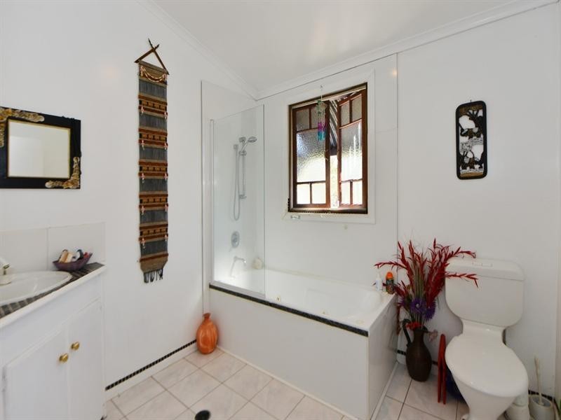 18 Clive Crescent, Withcott QLD 4352