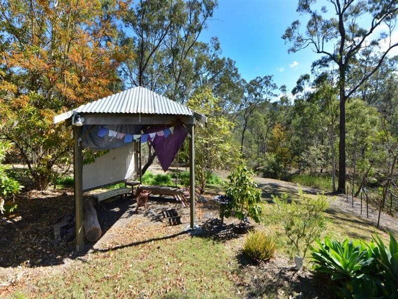 18 Clive Crescent, Withcott QLD 4352