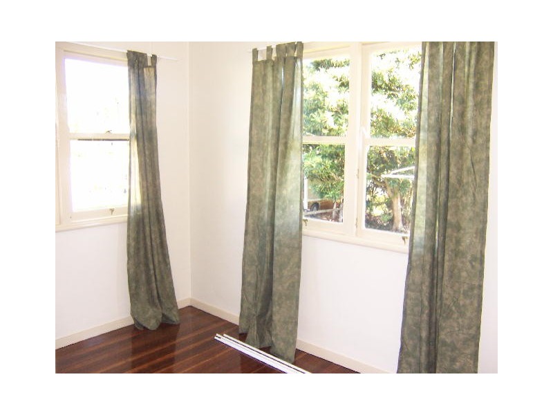 4 Robsart Street, North Toowoomba QLD 4350