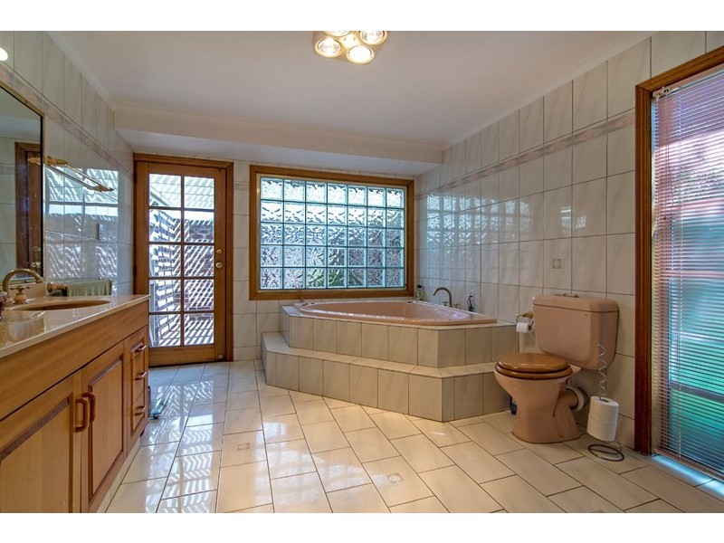 7 Birdland Drive, Glenvale QLD 4350