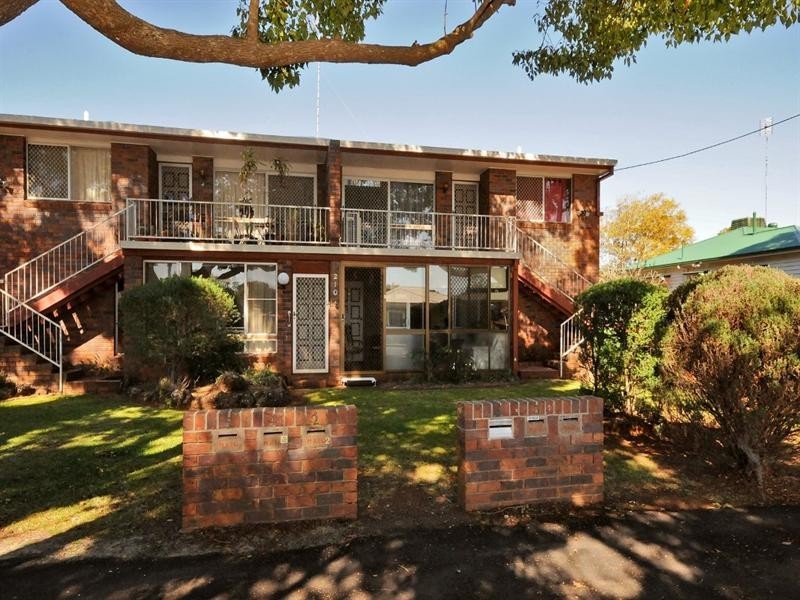 1/210 Russell Street, Newtown QLD 4350