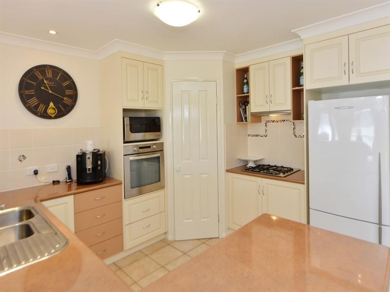 17 Fadden Crescent, Middle Ridge QLD 4350