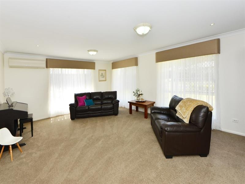 17 Fadden Crescent, Middle Ridge QLD 4350