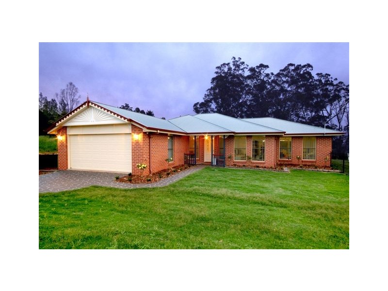 11 Henry Street, Mount Lofty QLD 4350