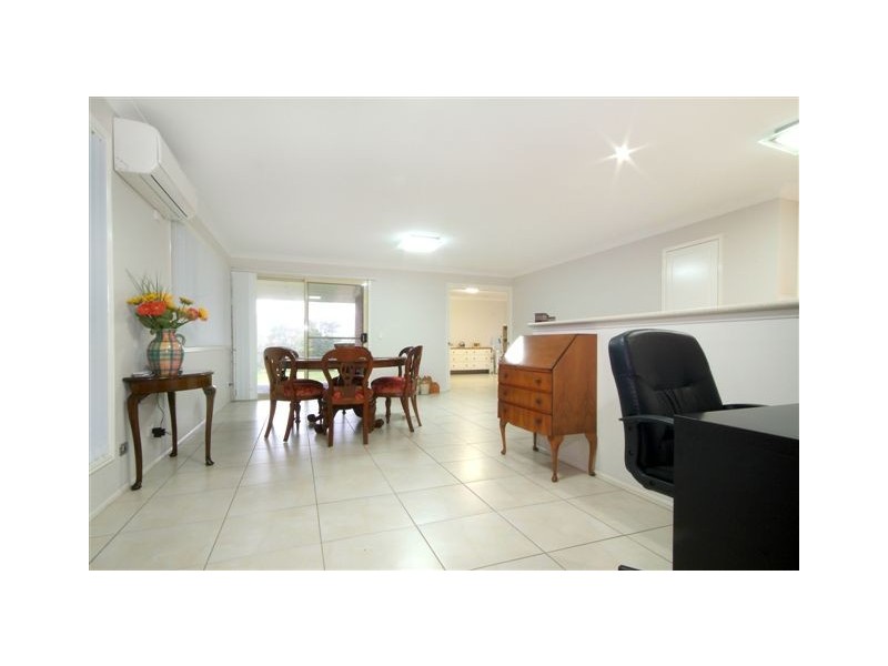 11 Henry Street, Mount Lofty QLD 4350