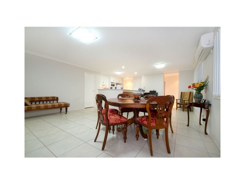 11 Henry Street, Mount Lofty QLD 4350