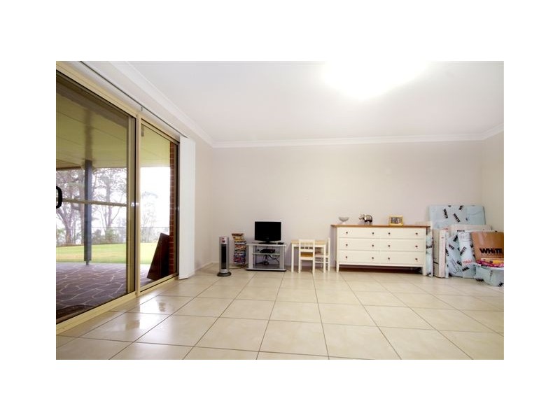 11 Henry Street, Mount Lofty QLD 4350