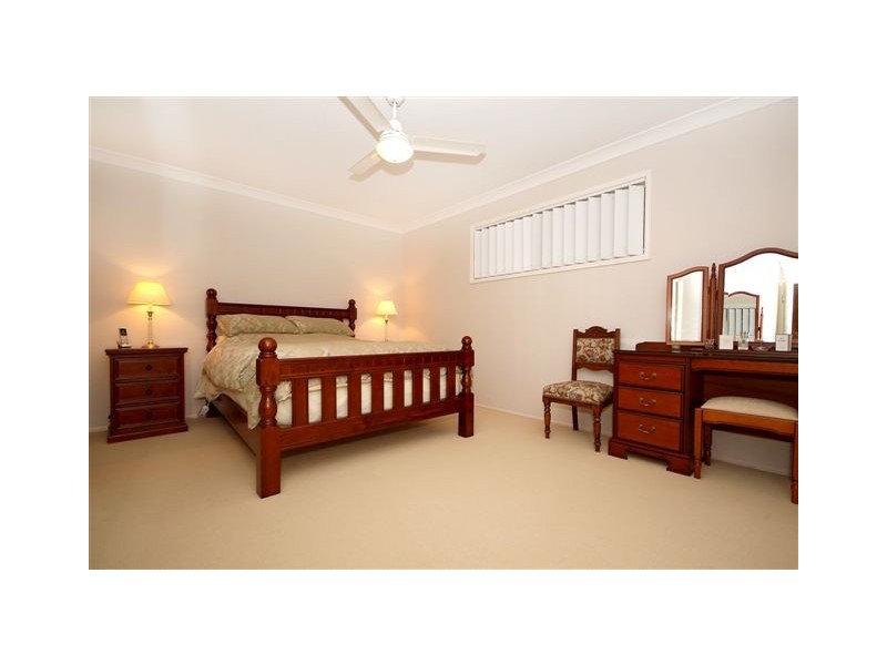 11 Henry Street, Mount Lofty QLD 4350