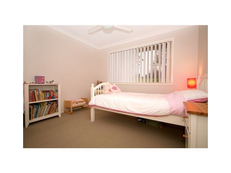 11 Henry Street, Mount Lofty QLD 4350