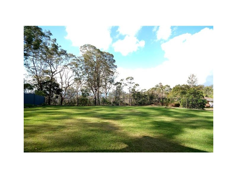 11 Henry Street, Mount Lofty QLD 4350