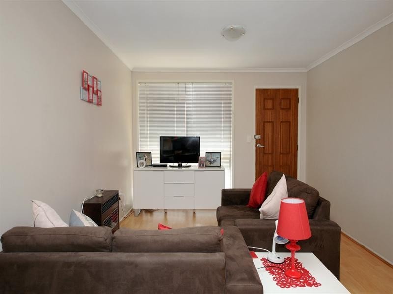 1 and 2/4 Stumm Street, Kearneys Spring QLD 4350