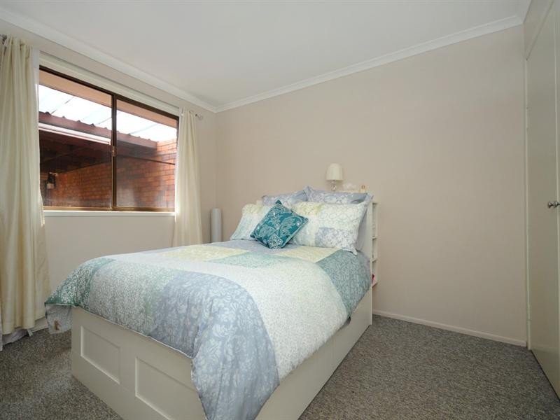 1 and 2/4 Stumm Street, Kearneys Spring QLD 4350