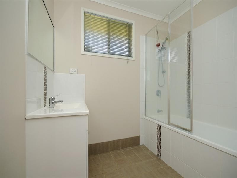 1 and 2/4 Stumm Street, Kearneys Spring QLD 4350